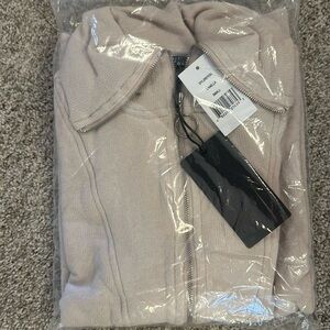 Gibson 1/4 zip sweatshirt Vanilla size small nwt 
Smoke free home